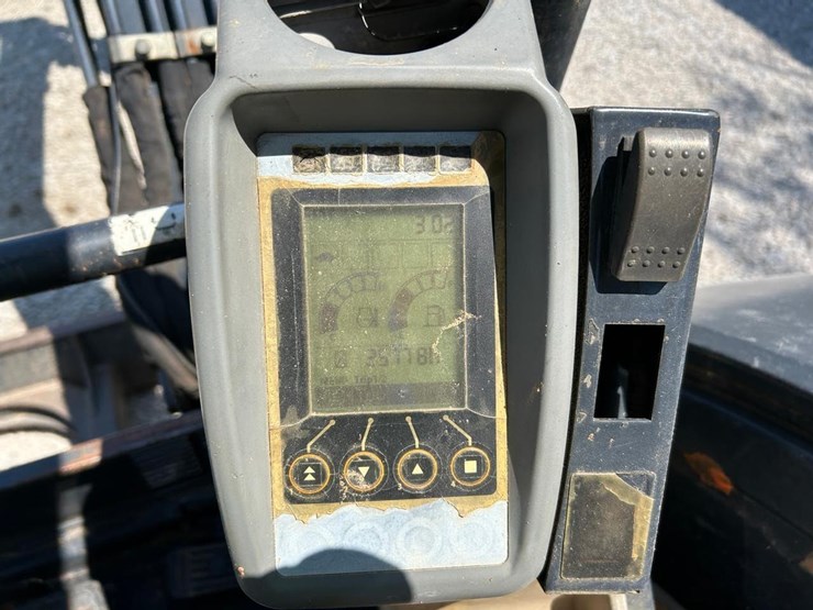 2016-deere-35g-image-19
