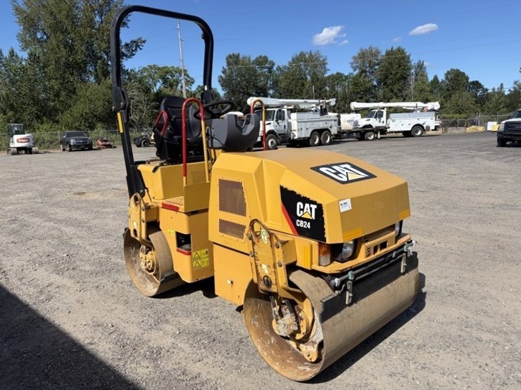 2009-caterpillar-cb24-image-2