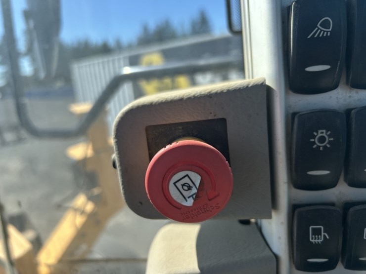 2018-volvo-l70h-image-23