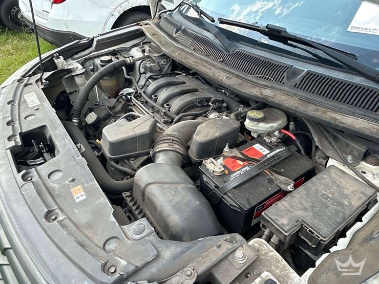 2016-ford-explorer-image-8