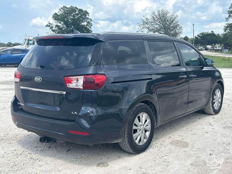2017-kia-sedona-image-3