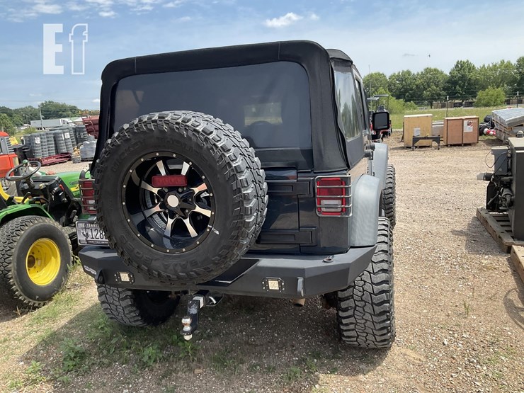 2017-jeep-wrangler-sport-image-4
