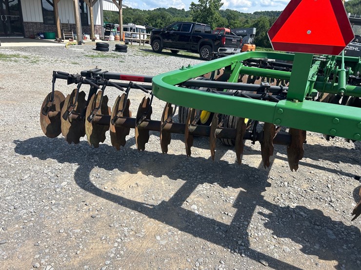 john-deere-210-image-12