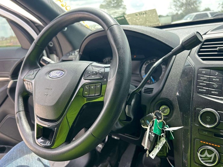 2018-ford-explorer-image-12