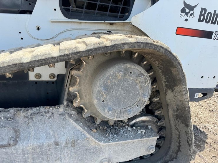 2016-bobcat-t740-image-15