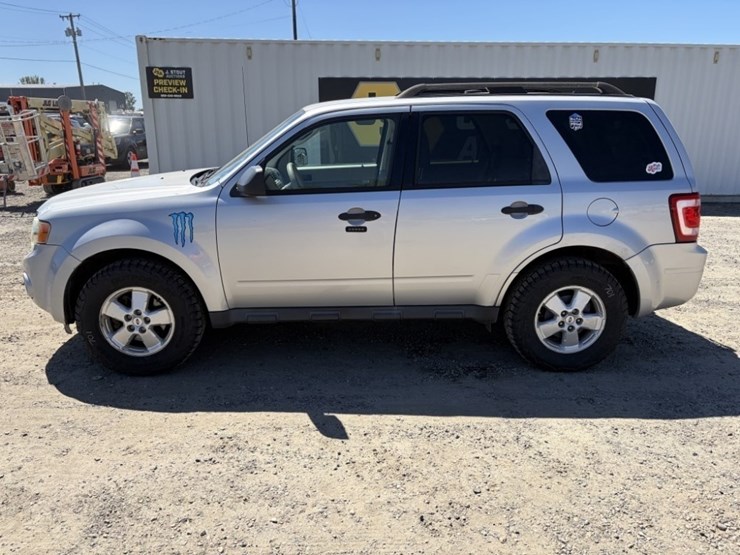 2010-ford-escape-image-7