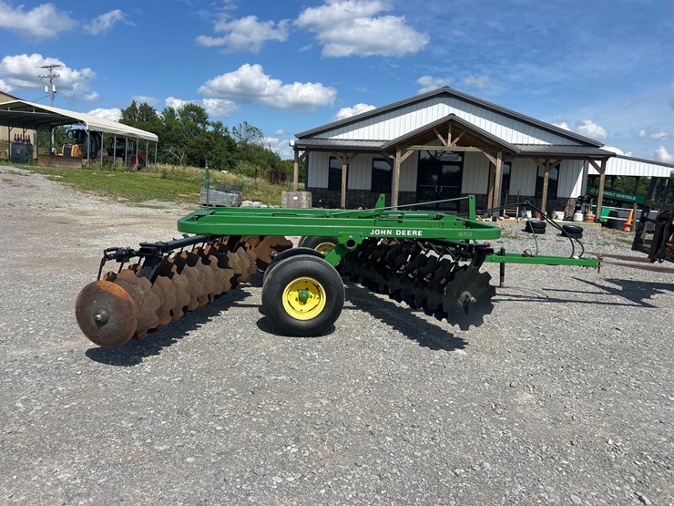 john-deere-210-image-2