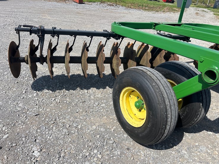 john-deere-210-image-11