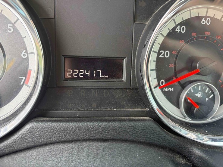 2014-dodge-caravan-image-16