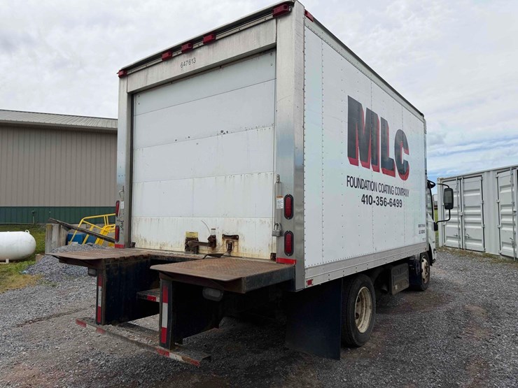 2012-isuzu-nqr-image-4