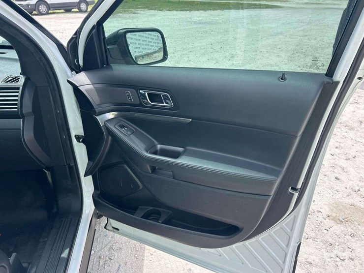 2018-ford-explorer-image-22