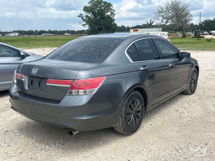 2012-honda-accord-sedan-image-3