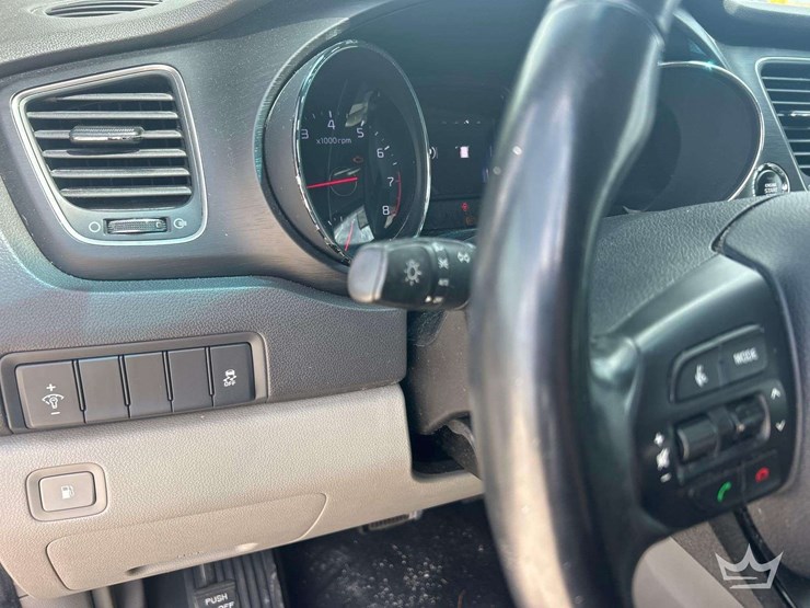 2017-kia-sedona-image-11