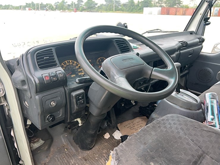2006-isuzu-nqr-image-15