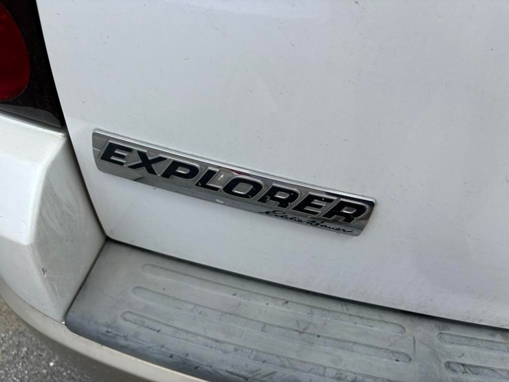 2010-ford-explorer-image-13