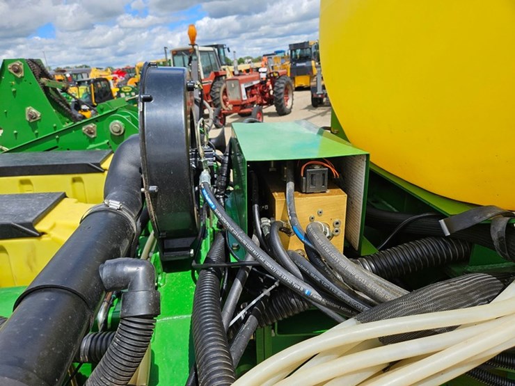 john-deere-1770-image-39