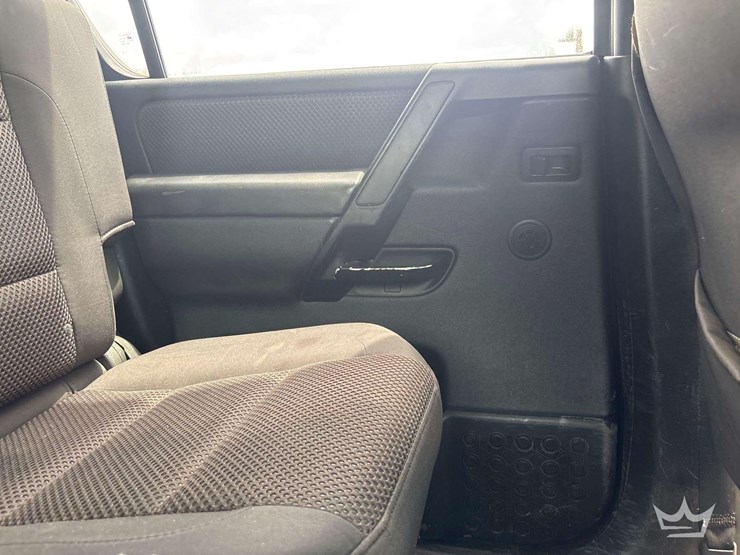 2006-nissan-armada-image-21