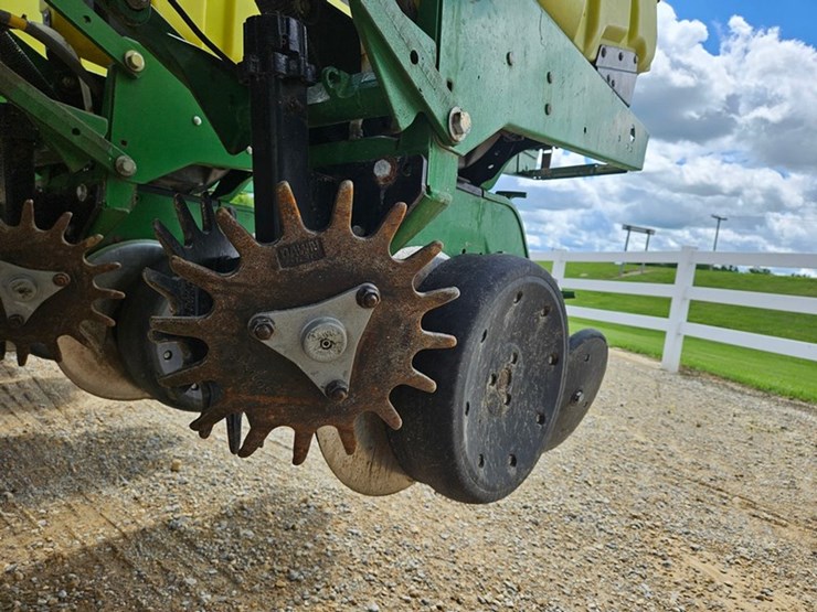 john-deere-1770-image-32