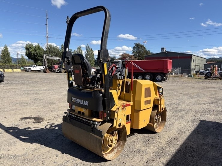 2009-caterpillar-cb24-image-4