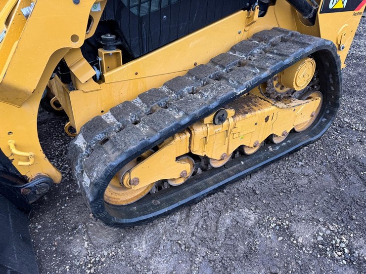 2015-caterpillar-259d-image-13