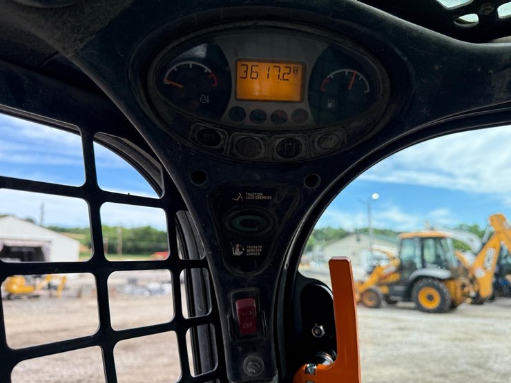 bobcat-t870-image-26