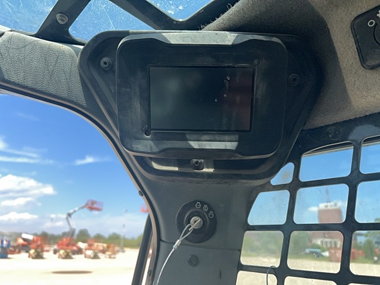 2021-bobcat-s62-image-16