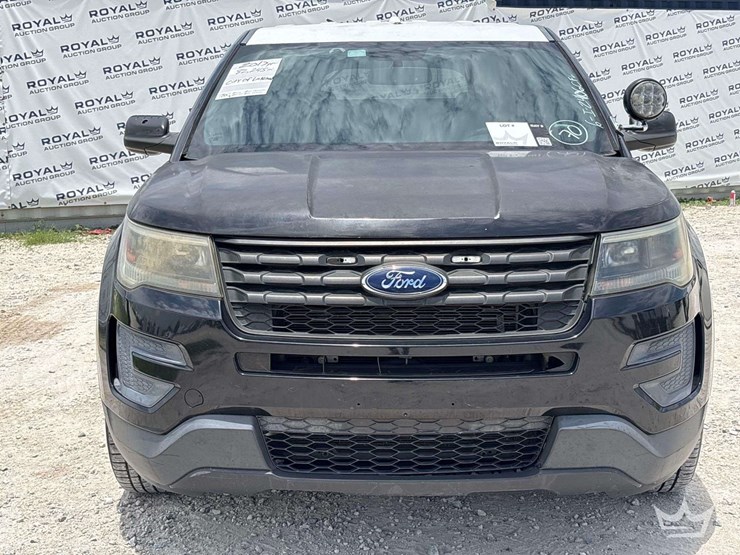 2017-ford-explorer-image-21