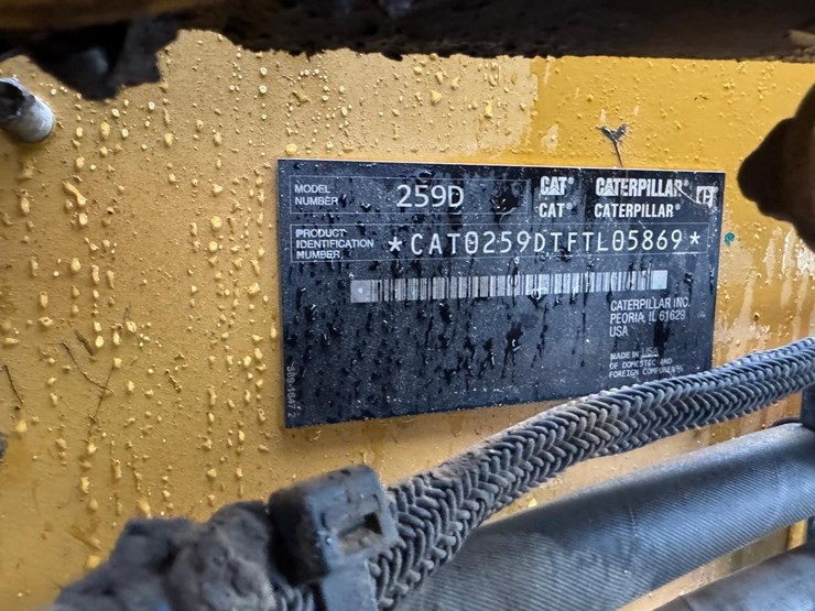 2015-caterpillar-259d-image-32