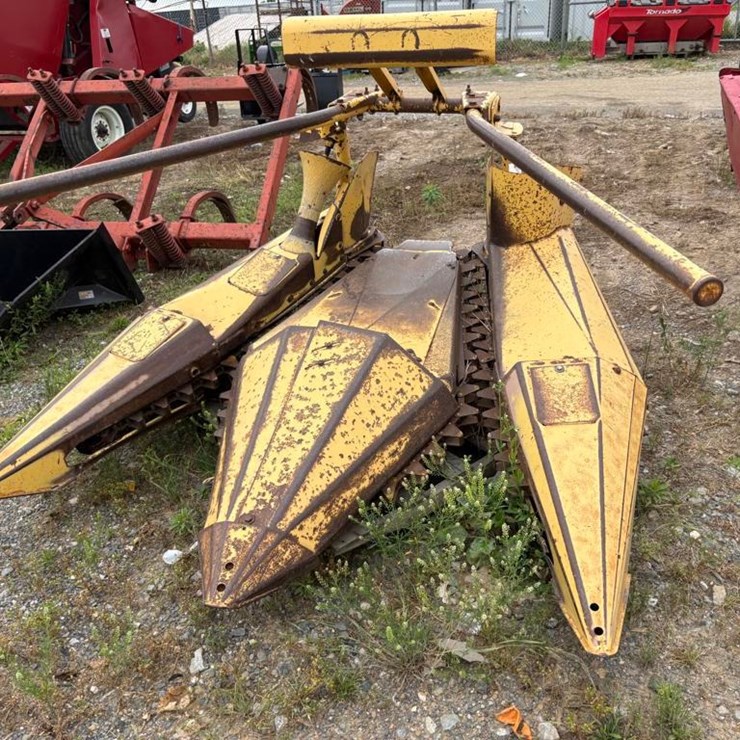 NEW HOLLAND 824