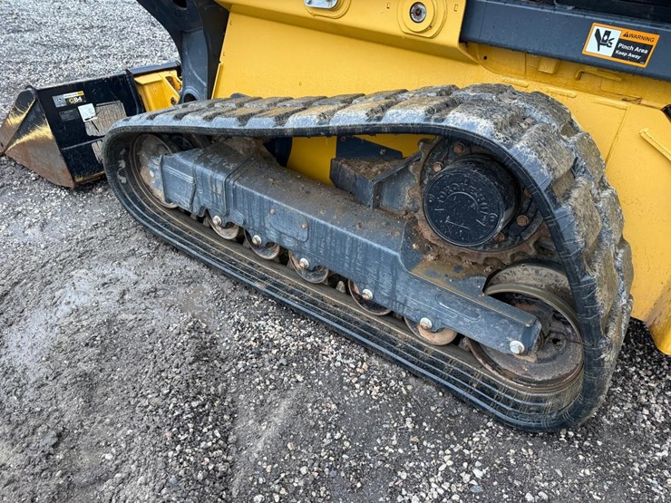 2021-deere-331g-image-17