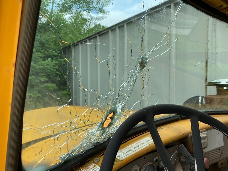 #1632-•-international-harvestor-day-cab-semi-(no-title)-(for-parts-only)-image-9