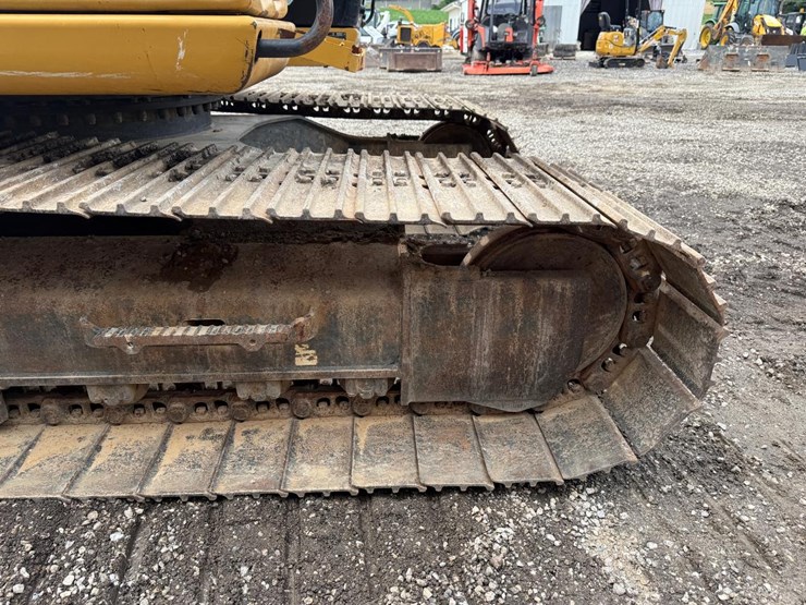 2015-caterpillar-313flgc-image-13