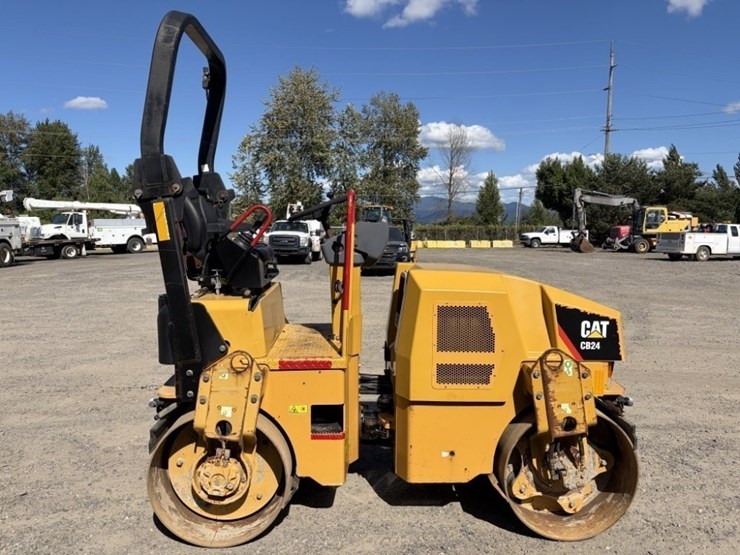 2009-caterpillar-cb24-image-3