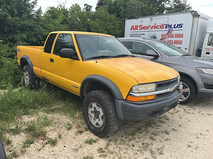 2003-chevrolet-s10-image-2