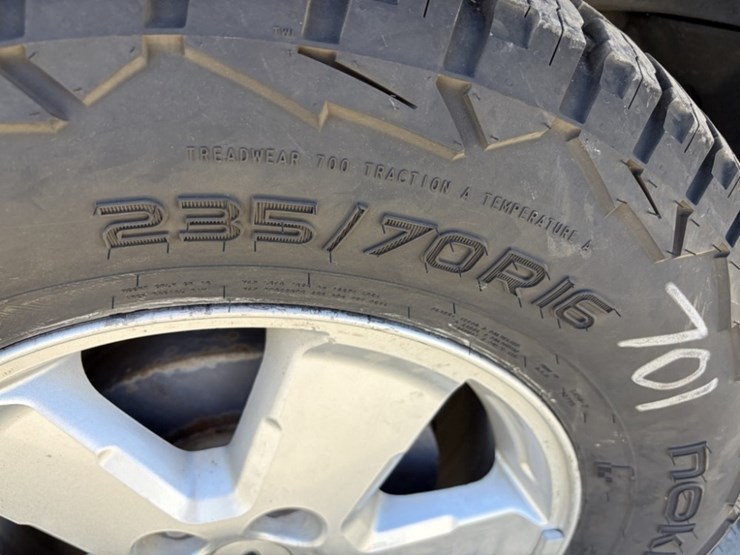 2010-ford-escape-image-17