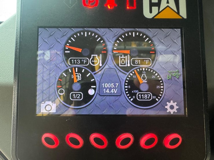 2015-caterpillar-259d-image-24