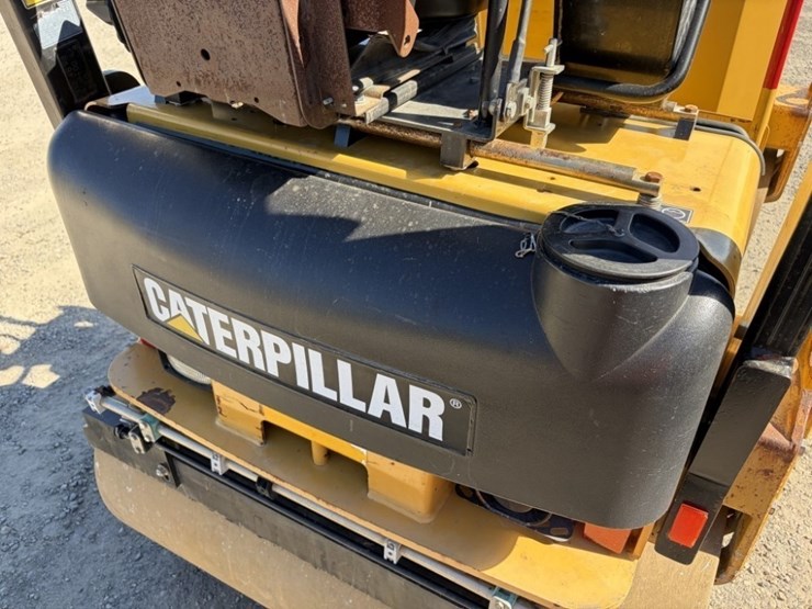 2009-caterpillar-cb24-image-22