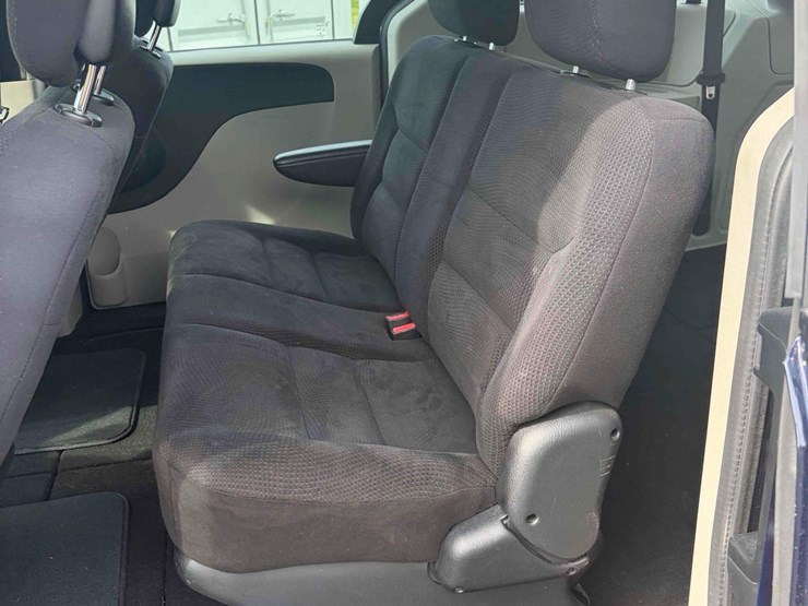 2014-dodge-caravan-image-11