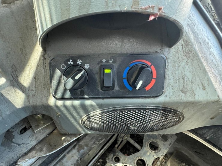 2016-bobcat-t740-image-25