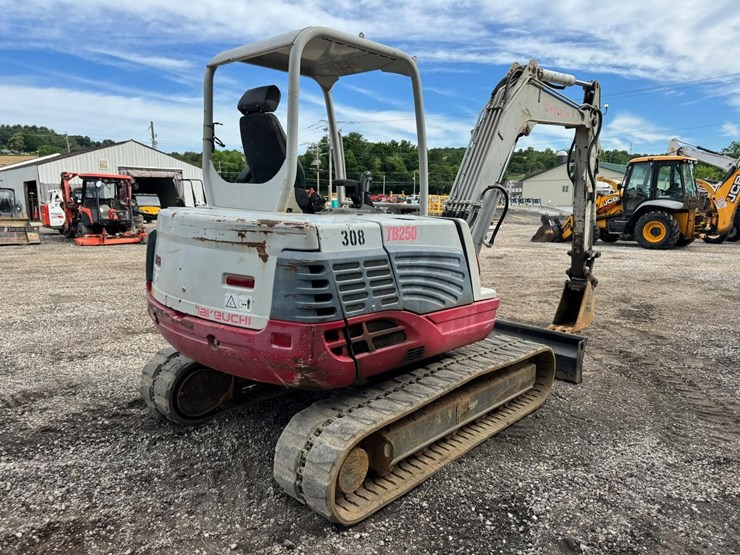 takeuchi-tb250-image-6