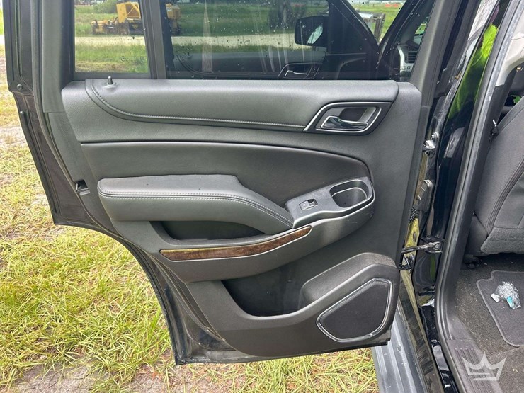 2018-chevrolet-tahoe-image-17