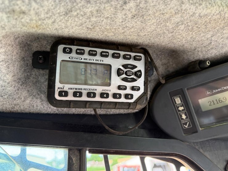 2016-deere-323e-image-25