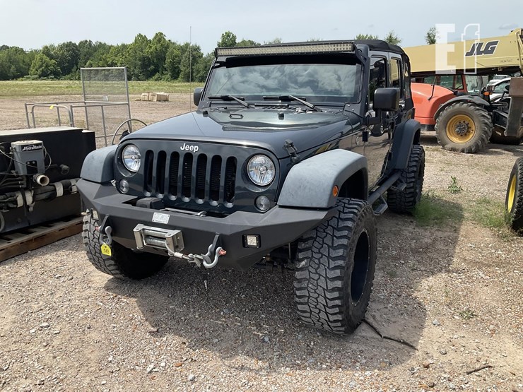 2017-jeep-wrangler-sport-image-2