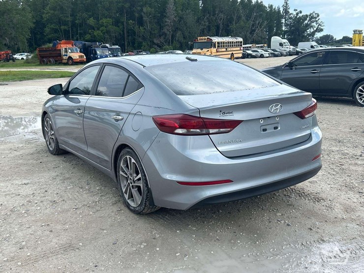 2017-hyundai-elantra-sedan-image-4
