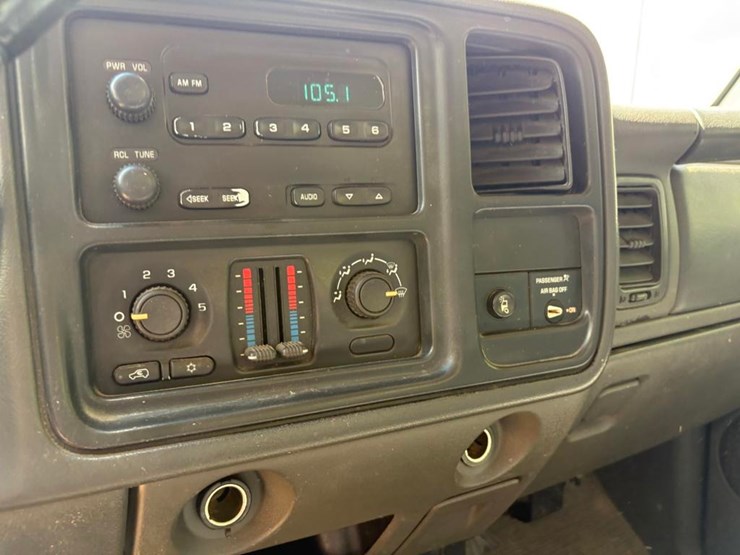 2003-gmc-2500hd-image-14