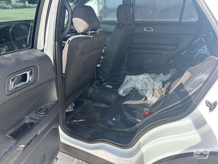 2016-ford-explorer-image-21