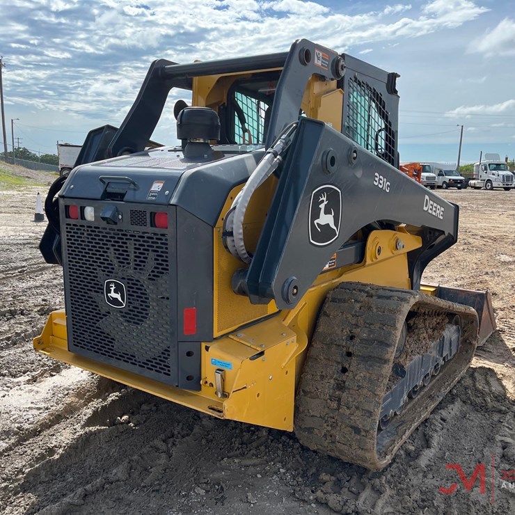 DEERE 331G