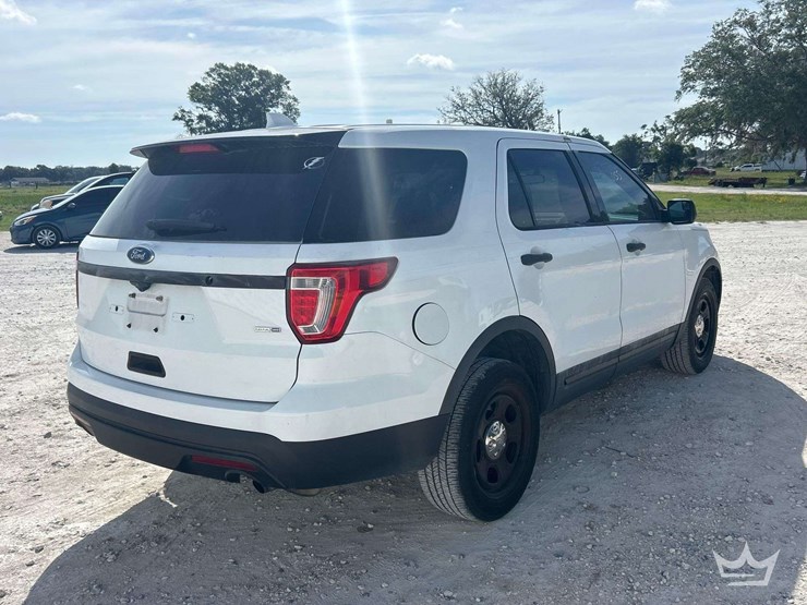 2016-ford-explorer-image-2