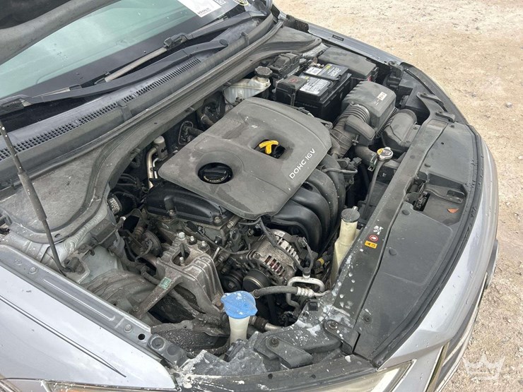 2017-hyundai-elantra-sedan-image-8