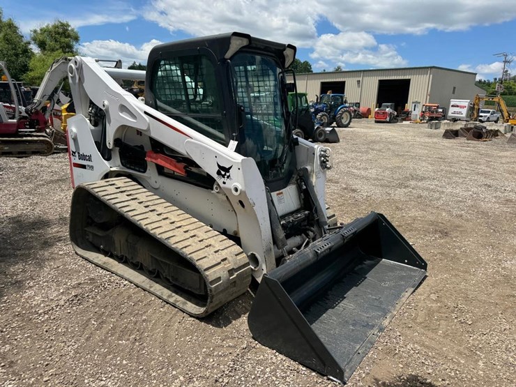 2016-bobcat-t740-image-8